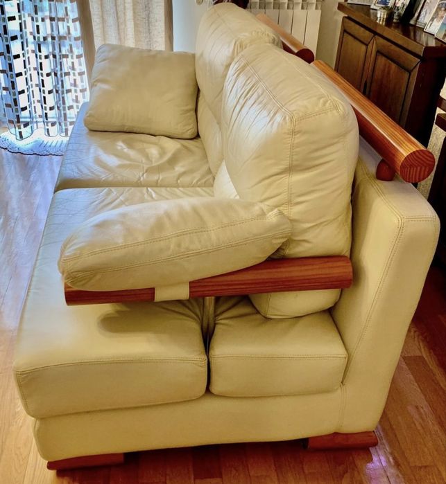 Sofá e Poltrona em Pele Genuína