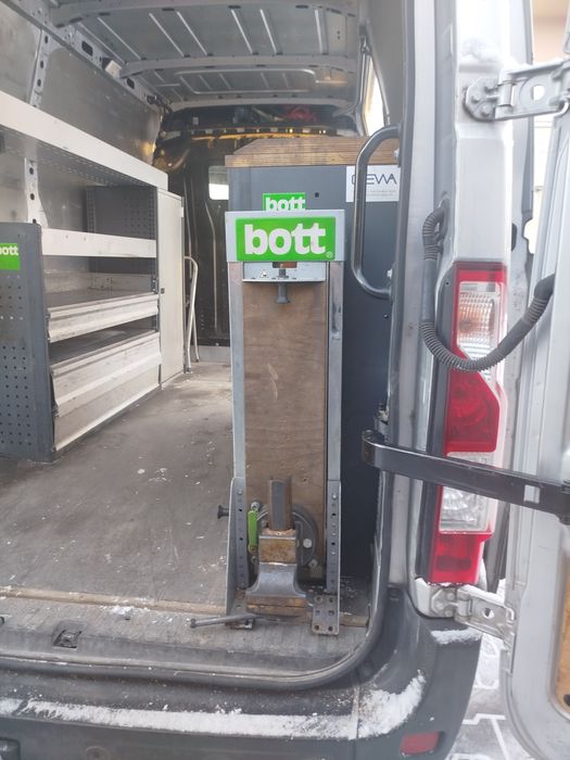 Zabudowa warsztatowa bott