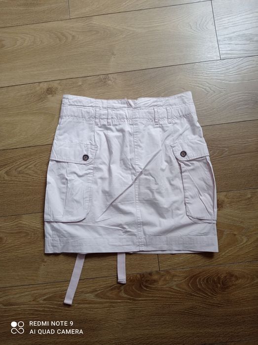 Damska różowa spódniczka