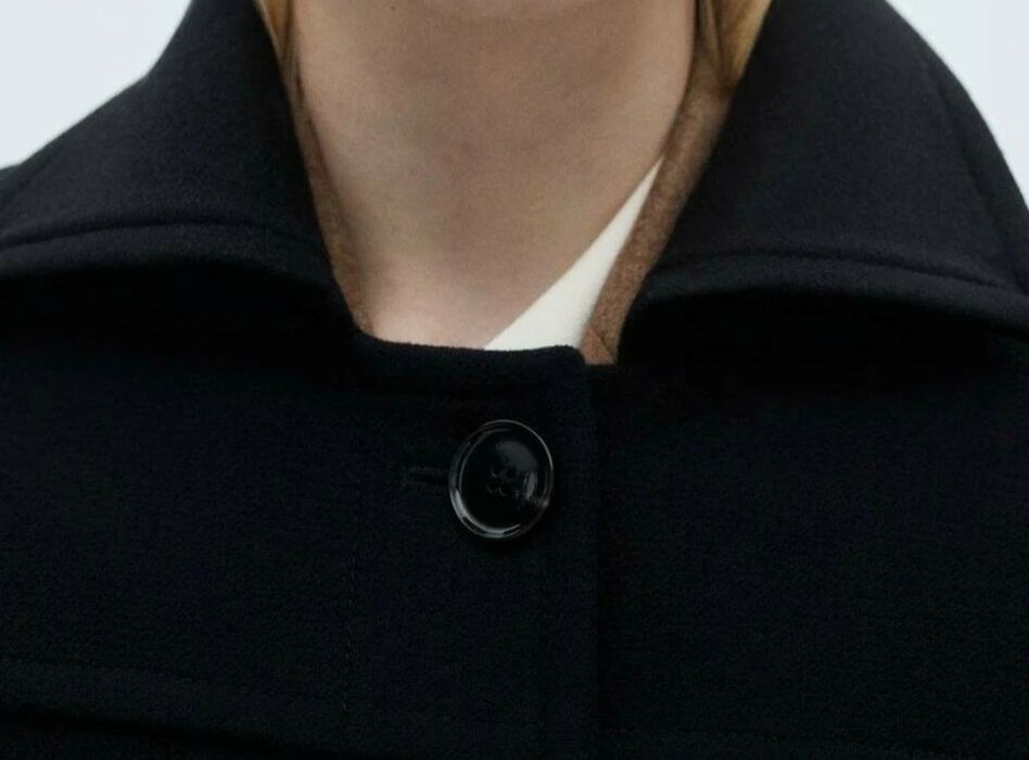 Płaszcz krótki czaeny oversize Mango