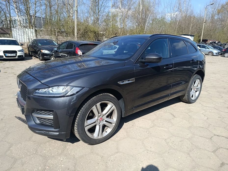 Jaguar F-Pace Jaguar F pace delikatnie uszkodzony z Niemiec