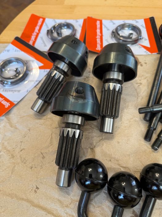 на Свердлильний верстат 2м112 натягувач реміня, фіксатор бабки та плит