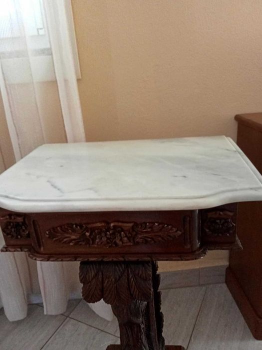 movel de entrada em madeira castanho