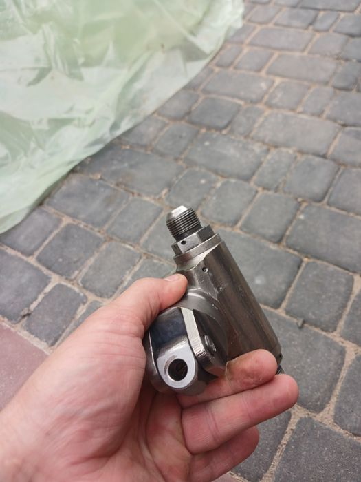 Продам вінт двозахідний