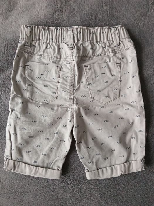 Krótkie spodenki, rozmiar 86.