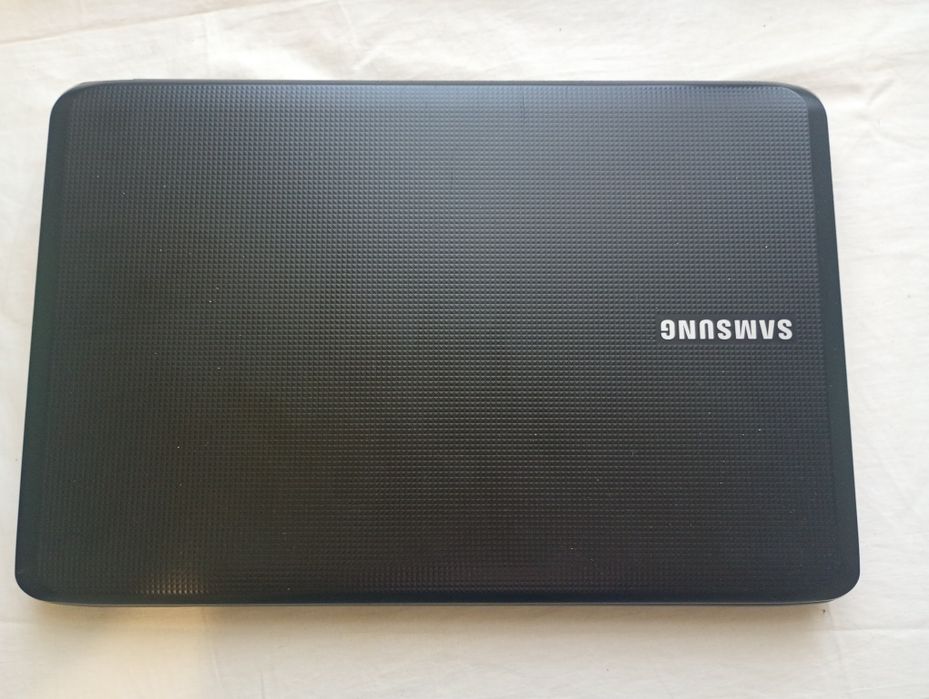 Ноутбук Samsung R530 / Intel Core i3-330M / 4GB RAM / HDD 250GB / 15.6"