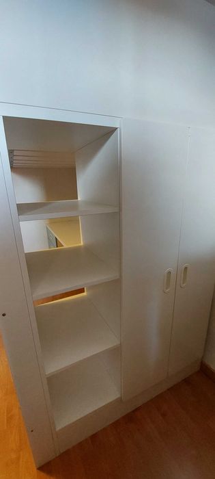 Estrutura cama, roupeiro, secretaria e estante - IKEA