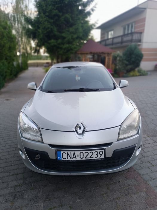 Sprzedam Renault Megane 1.6 LPG 100 KM z hakiem – uszkodzony silnik