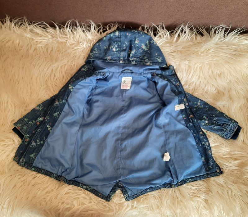 Джинсова куртка на дівчинку 110 зріст.
