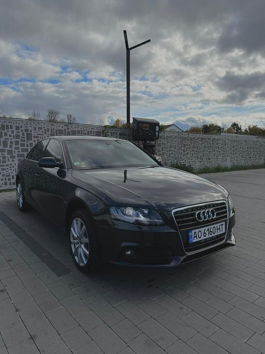 ПРОДАМ ...Ауді A4 b8