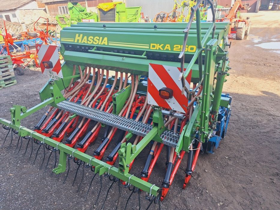 Agregat uprawowo-siewny 2,5m nadbudowany  Rabe Werk  Hassia stan bdb nie Amazone kuhn