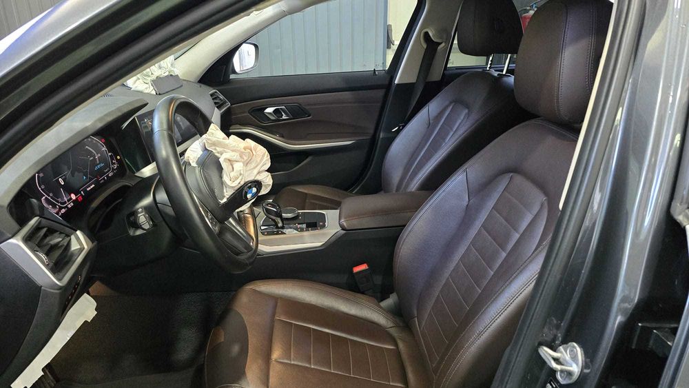 BMW 330 e Plug-IN - Salvado