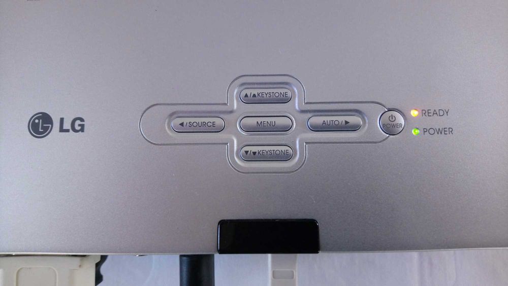 (Ref: MC#008) Réctro-Projector Home Cinema DX125 DLP + Mala de Transp.