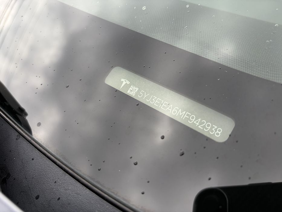 Tesla Model 3  2021 рік