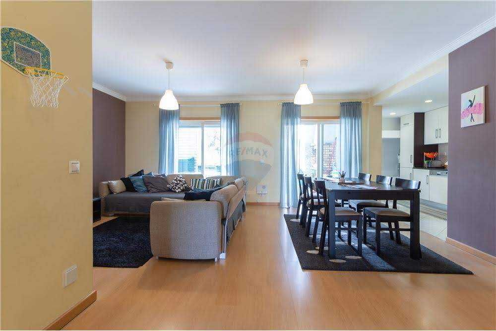 Apartamento T2 com Piscina, Ginásio e Varandas – Montijo