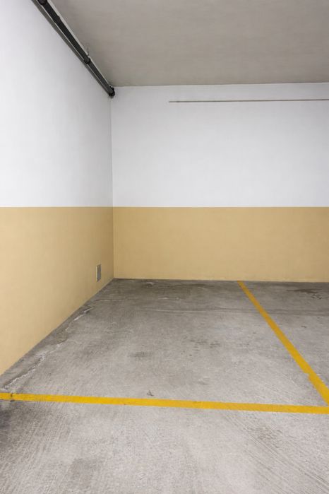 Alugo garagem junto Hospital da Feira