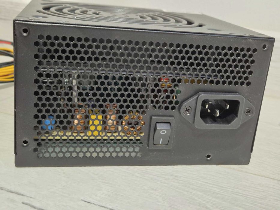 свіжий блок живлення 600W QUBE (4+4 CPU. 6+2 GPU). Trade-IN