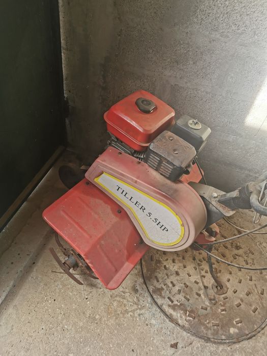 Moto enchada em bom estado