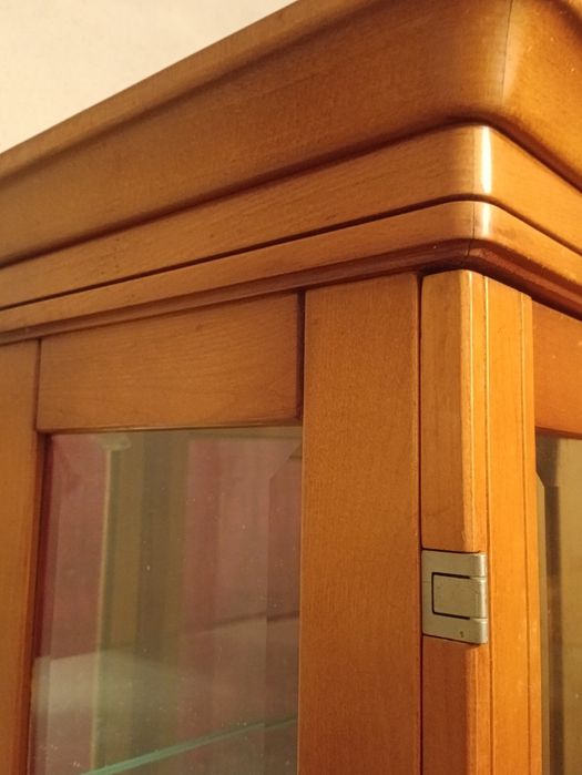 Armário vidro com luz