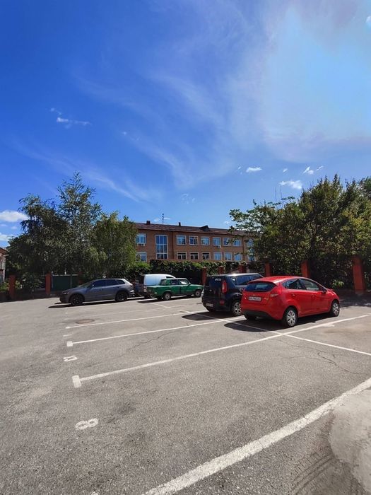 Велика  3-кімнатна квартира з дизайнерським ремонтом