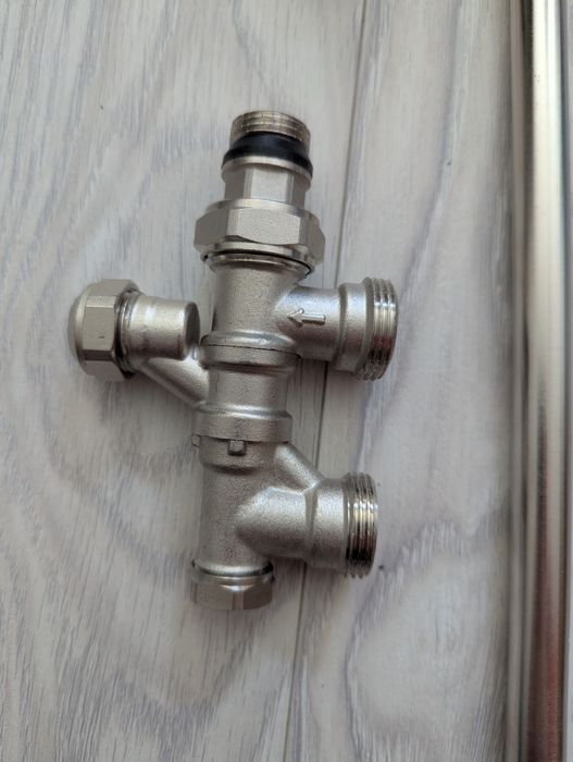 Новий Комплект Радіаторних Вентилів Koer KR.1135 (1/2" х 3/4")