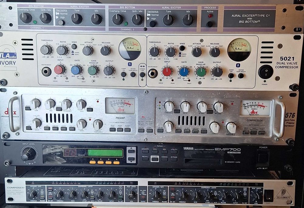 dbx 576 Silver Series - Pré-amplificador e Compressor a válvulas