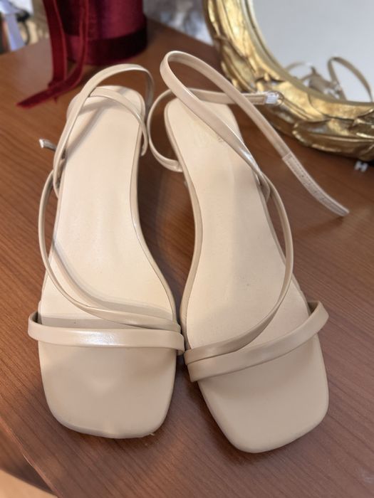 Продам нові босоніжки