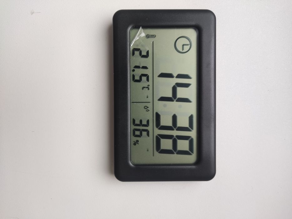 Термометр, гигрометр, часы