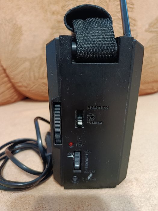 Радіоприймач Golon RX-98UAR – FM/AM/SW, USB, SD-карти, мережа та батарейки