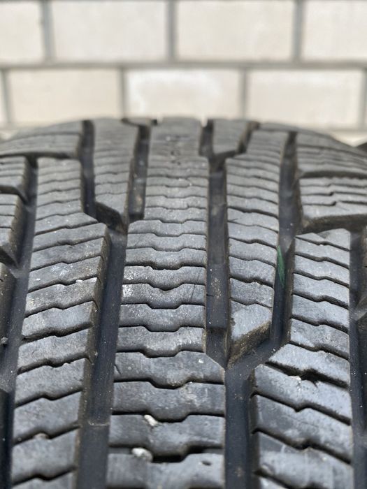 Зимние шины Nokian 205/65 R15 на дисках Toyota