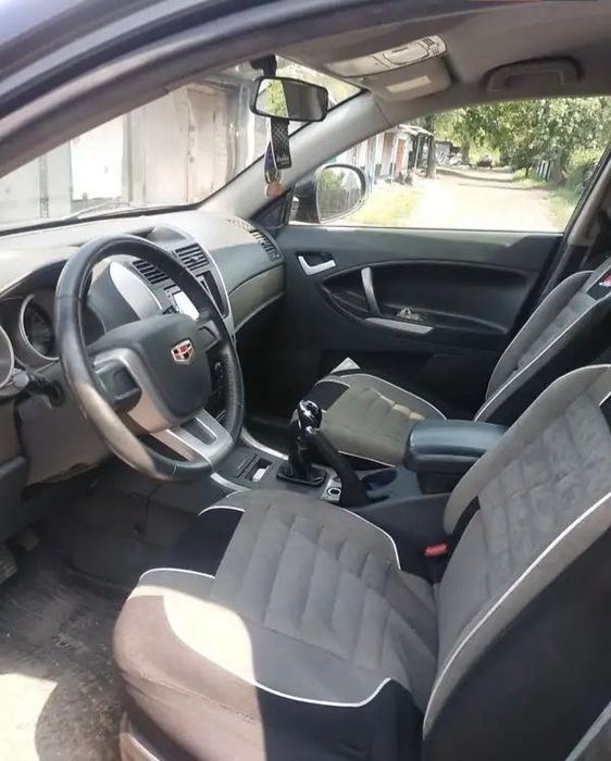 Эмгранд X7 Geely