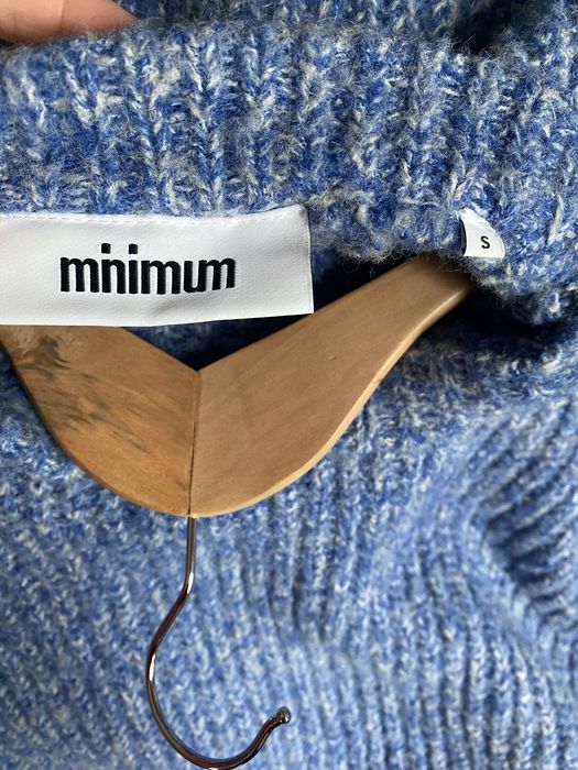 Puszysty, super miękki sweter z domieszką wełny Minimum