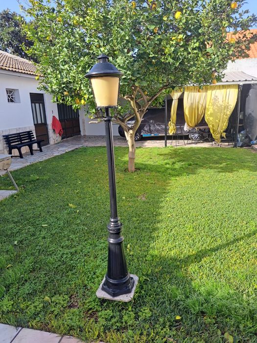 Candeeiro de jardim em alumínio e vidro de cor verde escuro