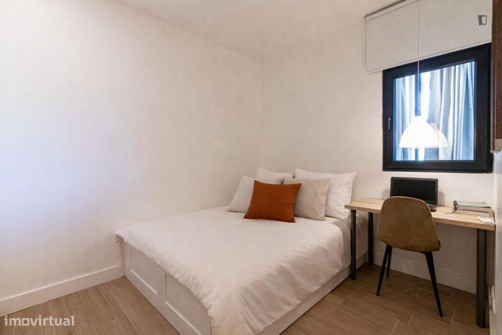 Quarto - localizado em Chelas Lisbon