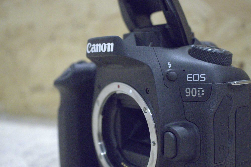 Máquina Fotográfica Canon EOS 90D (corpo)