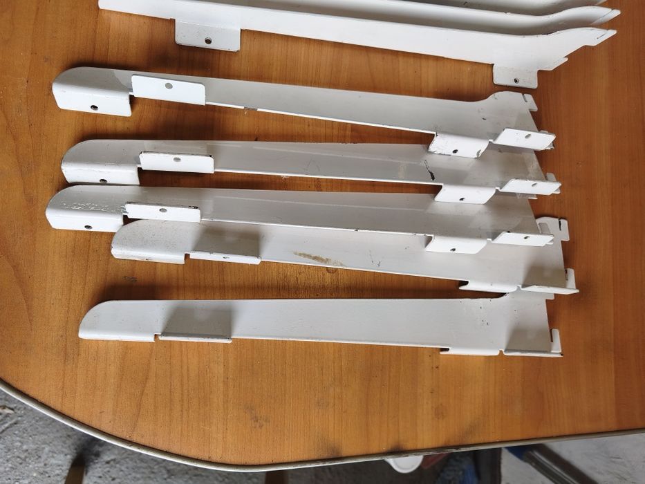 Продам кронштейн для полок.