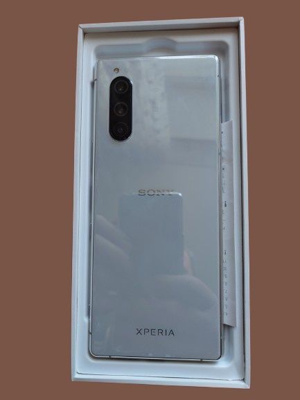 Продам Sony Xperia 5