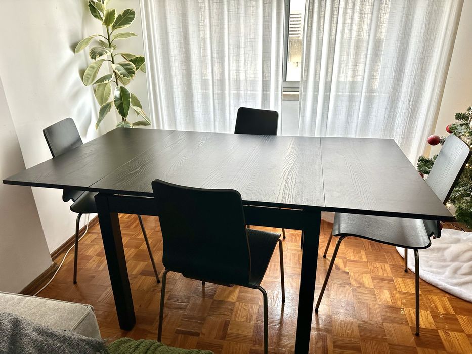 Mesa de jantar preta Extensivel + 4 cadeiras