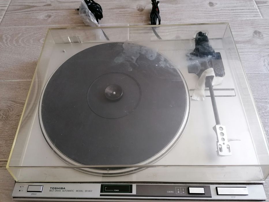 Gira discos Toshiba SR-B22