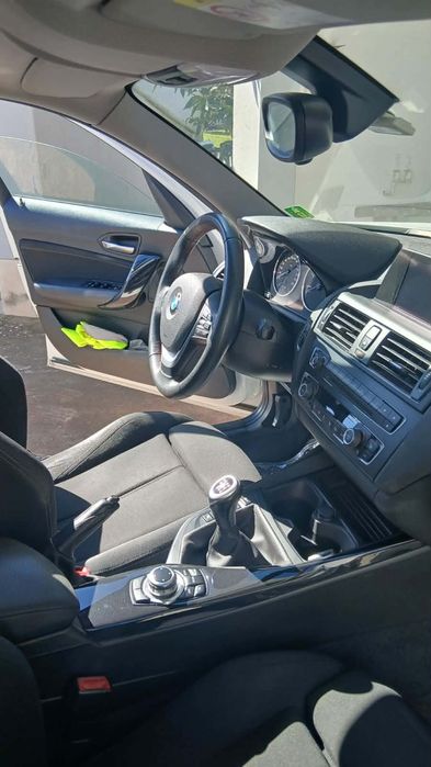 Carro BMW 114 excelente
