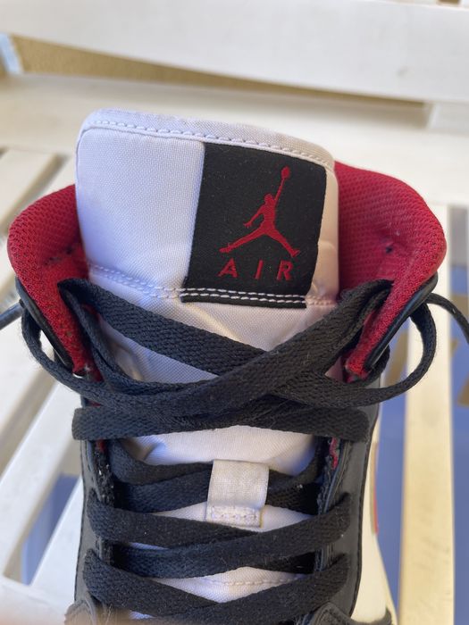 Air Jordan 1 Mid “Gym Red”