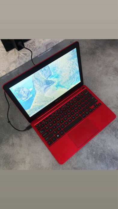Laptop Asus EeeBook 11,6” Intel Atom lekki do szkoły notebook