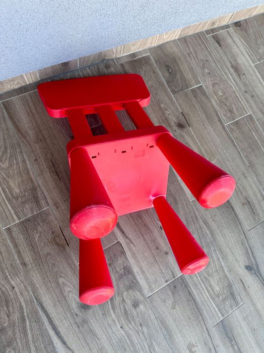 MAMMUT - krzesełko dziecięce IKEA, kolor czerwony
