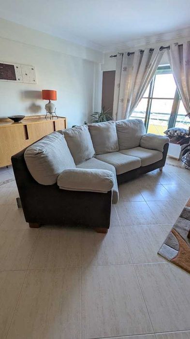 Sofá + Cortinado + Candeeiro de teto