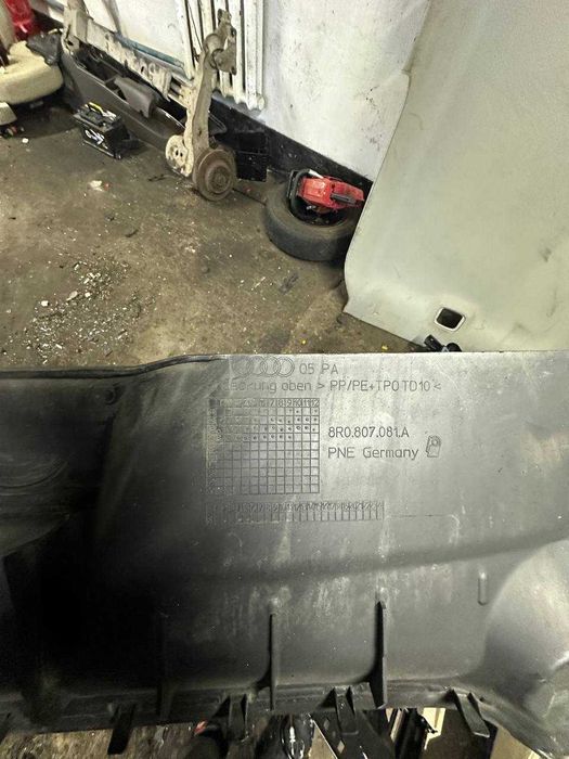 Верхняя накладка радиатора Audi Q5 8Rb