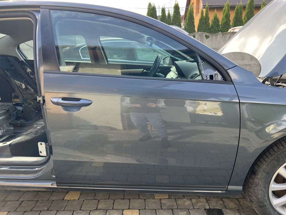 LK7X передня права дверка передні праві двері VW Passat B7 Європа