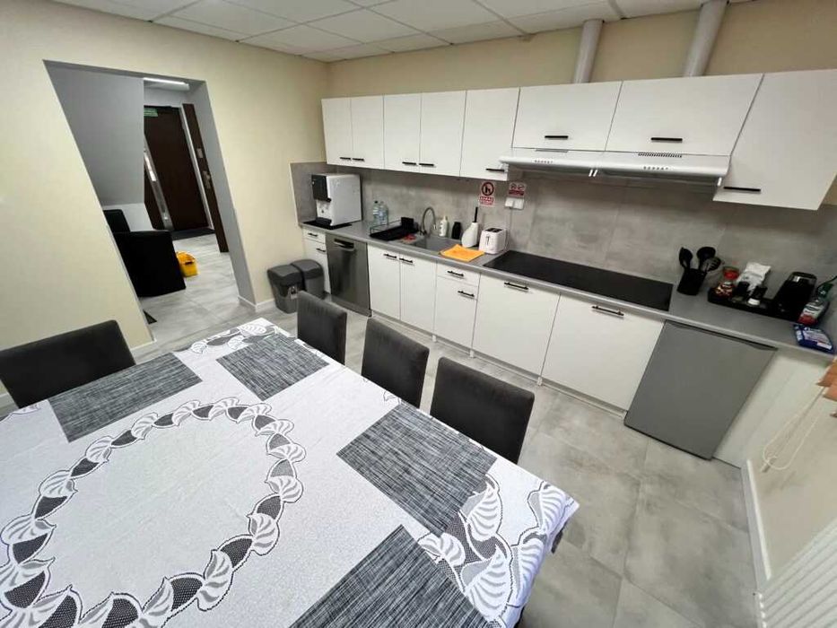 Nowoczesne Pokoje z Łazienkami | Hostel 365 Poznań | Parking | Wi-Fi