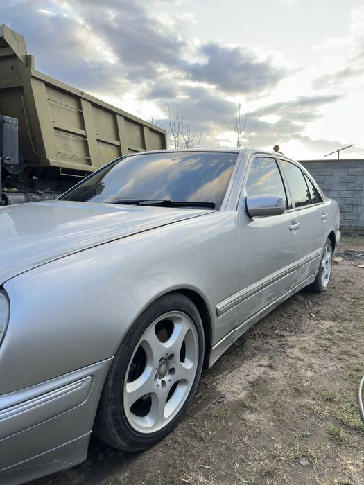 Mercedes w210 4.3  2001 рік