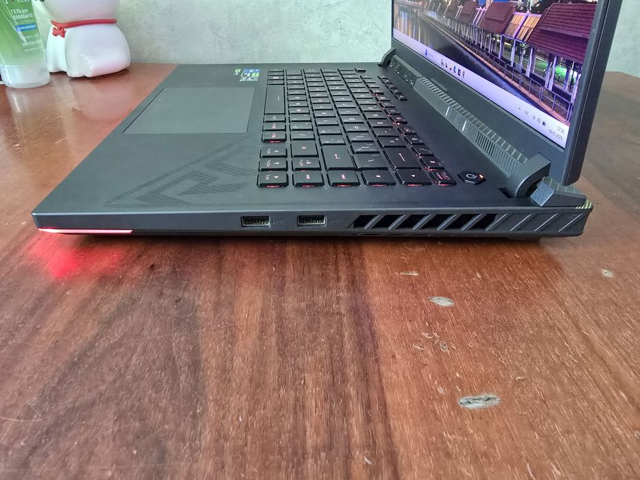 Asus ROG strix G16 RTX 4050 140w core i5 13th 16 gb ddr5 ssd 512
