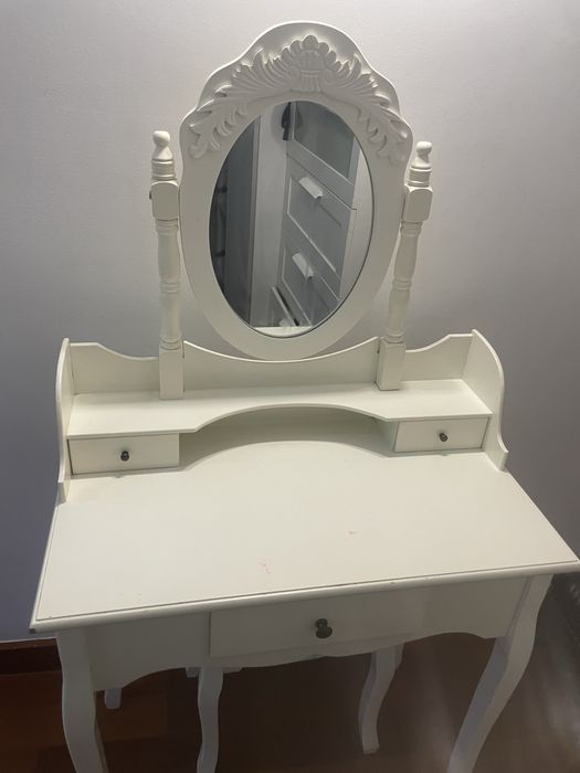 Toucador branco com banco